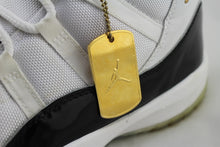 Load image into Gallery viewer, Air Jordan 11 Retro &quot;Concord DMP&quot; (2006) PRE-OWNED